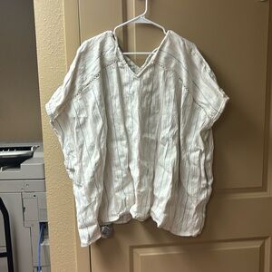 Cream colored sleeveless shirt.